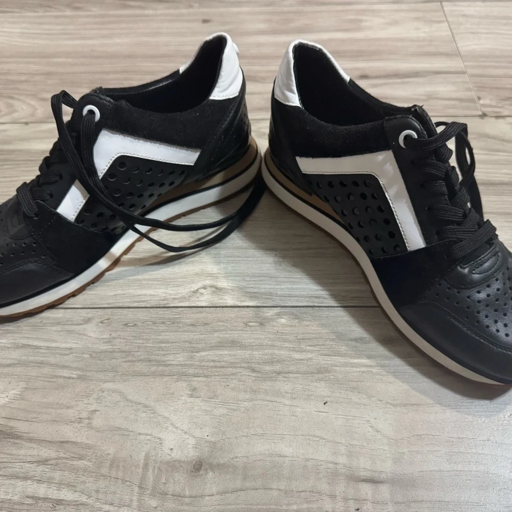 Michael Kors New Black and White Sneakers‎